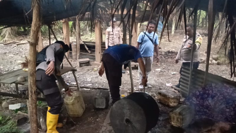 Foto: Alat produksi miras 