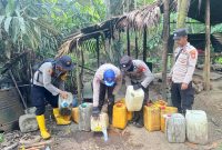 Foto: Polsek Gane Barat Musnakan Miras di Desa Doro