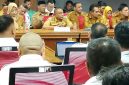Foto: Wakil Bupati Halmahera Tengah Ahlan Djumadil mengikuti rapat dengar pendapat (hearing) strategis terkait penanganan dan pembahasan masalah distribusi BBM di Kantor Gubernur Provinsi Maluku Utara 