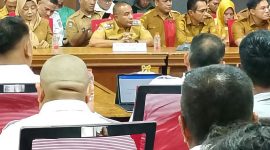 Foto: Wakil Bupati Halmahera Tengah Ahlan Djumadil mengikuti rapat dengar pendapat (hearing) strategis terkait penanganan dan pembahasan masalah distribusi BBM di Kantor Gubernur Provinsi Maluku Utara 
