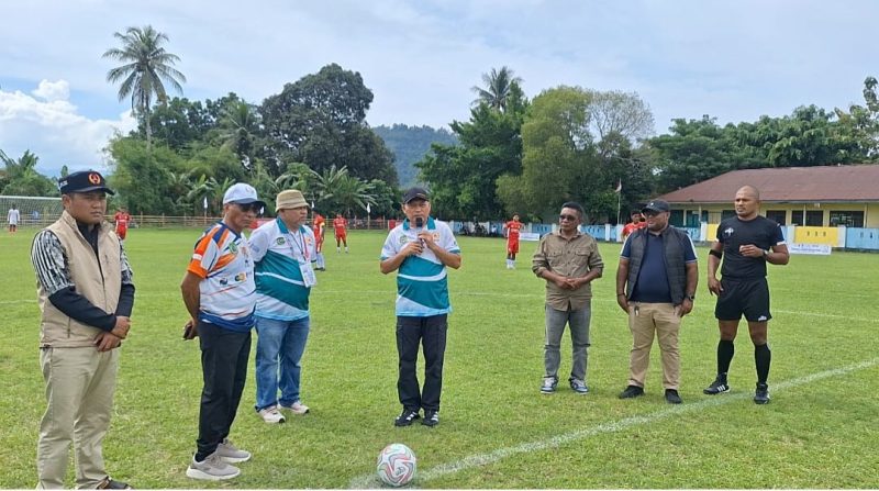 Foto: Ketua Umum KONI Malut resmi membuka cabor sepak bola di Halmahera Utara dengan harapan lahirkan atlet berprestasi nasional.