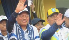 Foto: Ketua KONI Maluku Utara Sarbin Sehe, Dan Bupati Halmahera Utara, Piet Hein Babua,