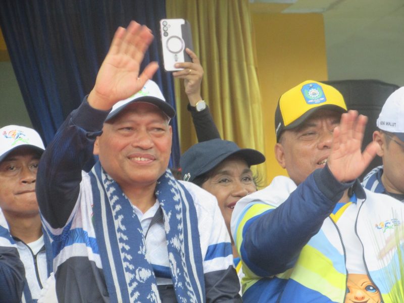 Foto: Ketua KONI Maluku Utara Sarbin Sehe, Dan Bupati Halmahera Utara, Piet Hein Babua,