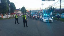 Foto: Satlantas polres halsel, Mengawal konvoi pengamar piala dunia
