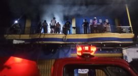 Foto: kebakaran Toko Pakaian Rahman di kelurahan Bastiong 