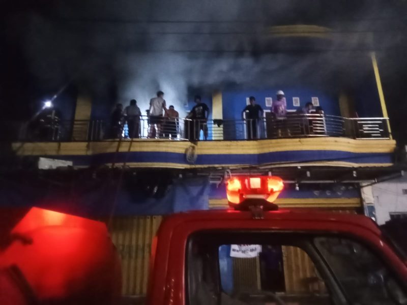 Foto: kebakaran Toko Pakaian Rahman di kelurahan Bastiong 