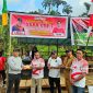 Foto, Penyerahan Bantuan Tunai Oleh Menejemen PT. IMM Kepada Panitia Turnamen Sepak Bola Pemdes Cup