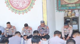 Foto: Melaksanakan kegiatan Pembinaan Rohani dan Mental