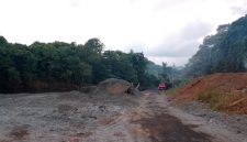 Foto: Aktivitas Galian C di sungai Waikop Kabupaten Halmahera Tengah 