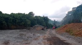 Foto: Aktivitas Galian C di sungai Waikop Kabupaten Halmahera Tengah 