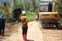 Foto,PT IMM perbaikan jalan di KM 04