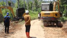 Foto,PT IMM perbaikan jalan di KM 04